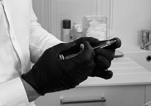 Injection de botox et d'acide hyaluronique par le Dr. Froget